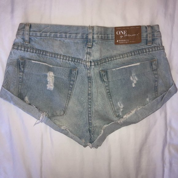 OneTeaspoon light wash distressed denim shorts -26 - Picture 2 of 4